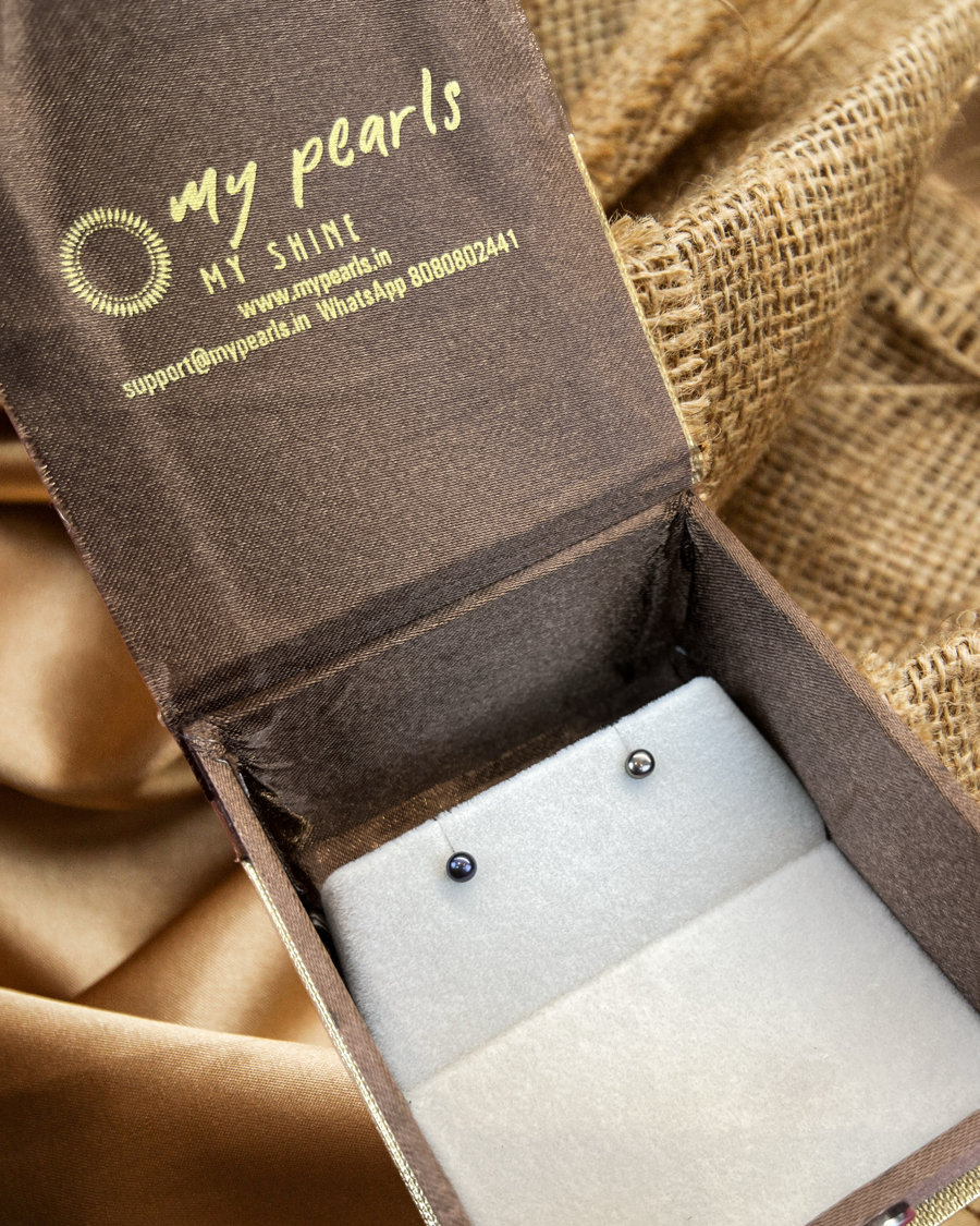 My Pearls 2 mm Peacock Black Pearl Studs