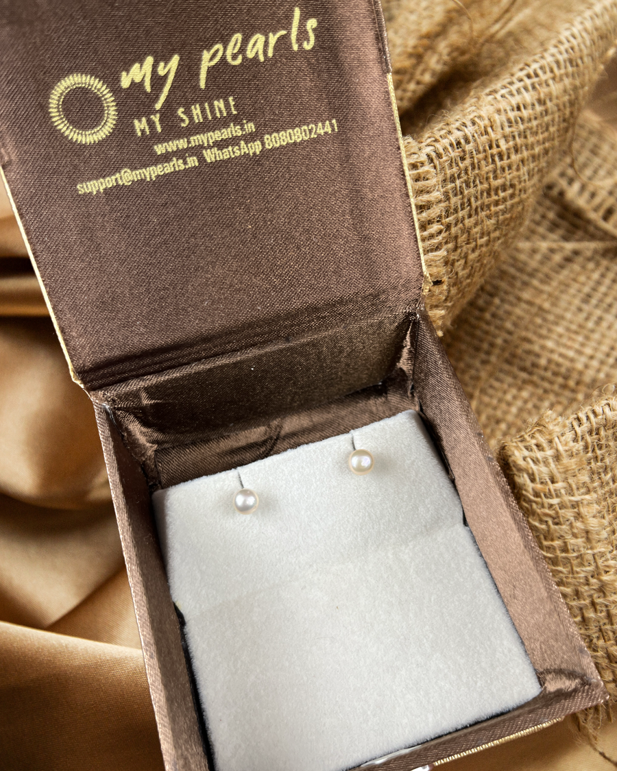 My Pearls Classic 4 mm Pink Pearl Studs