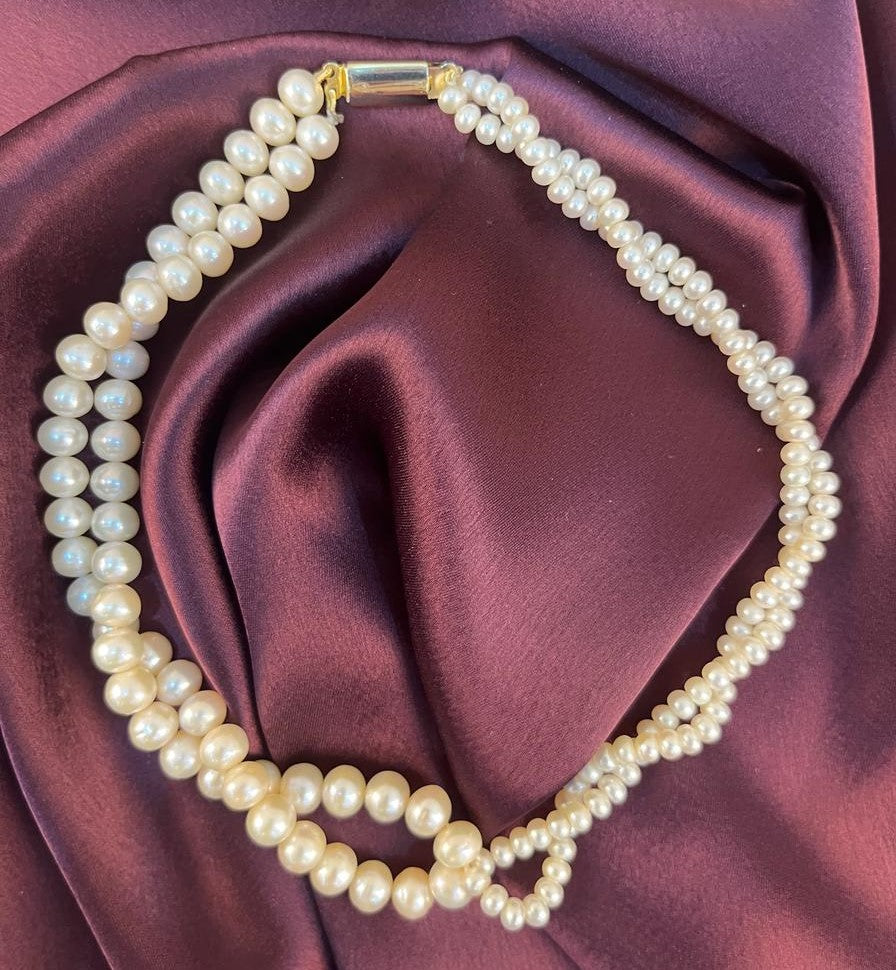 Ellie - Enthralling Confluence of 8 mm and 4 mm pearls in a trendy twisted pattern