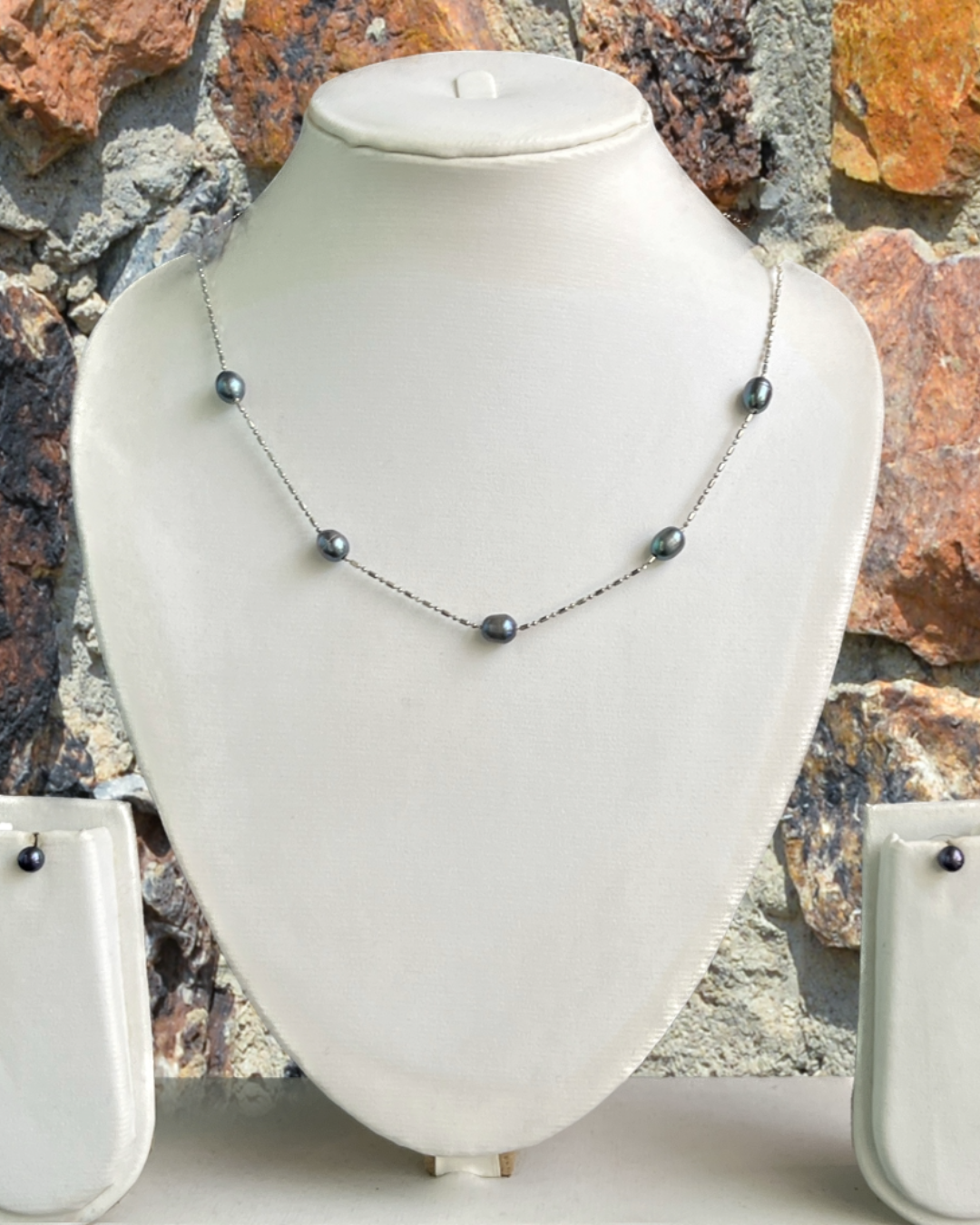 Sober 9 Pearls Bluish Black Pearl Set